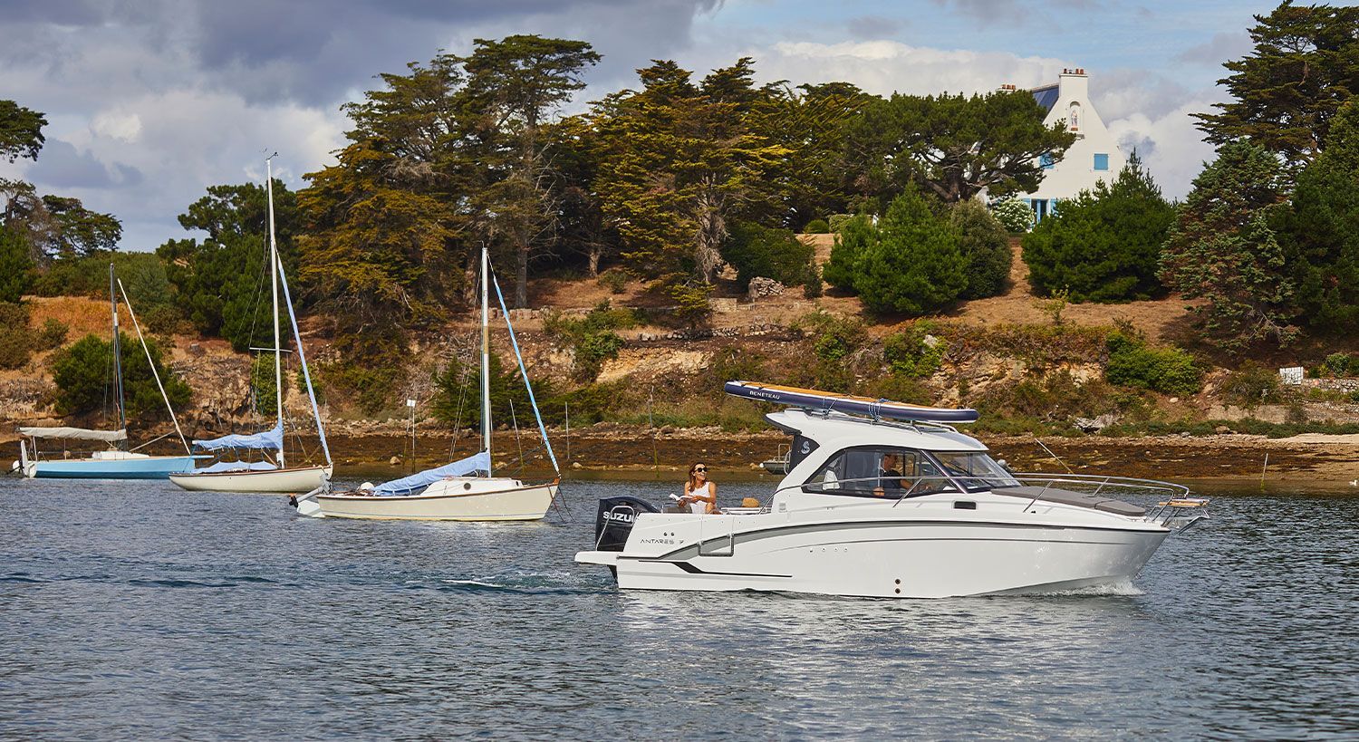 2020 Beneteau Antares 7
