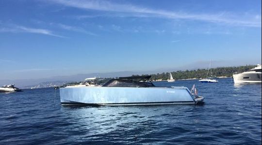 2014 VanDutch Yachts 40