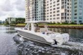 2022 Boston Whaler 350 Realm