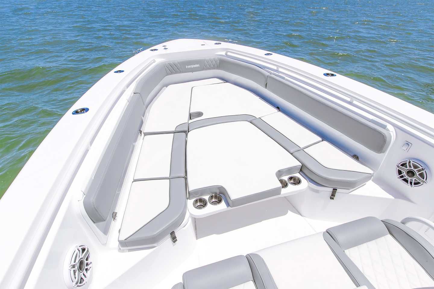 2022 Everglades 365 CC