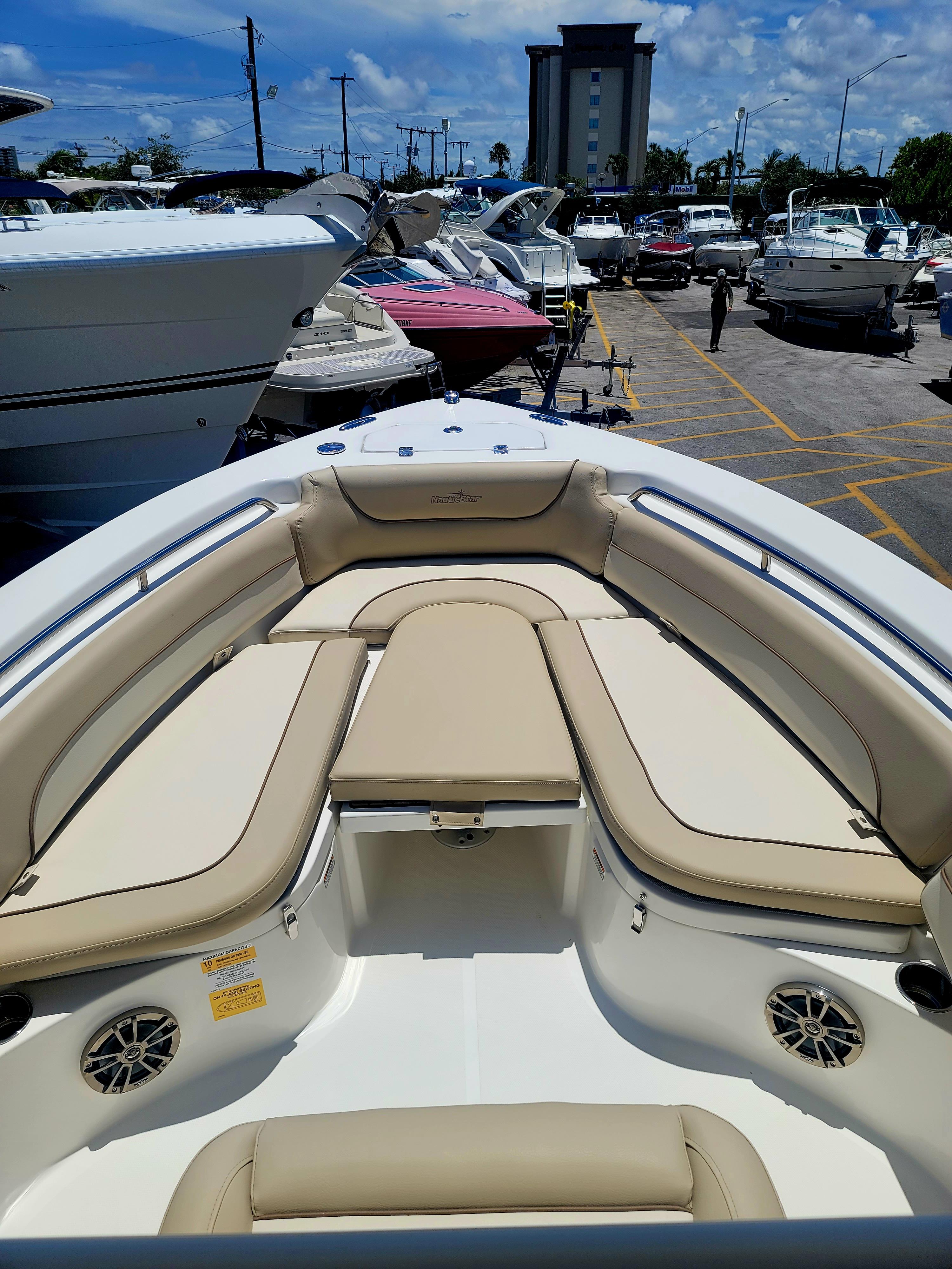 2021 Nautic Star 2302 LEG DLX