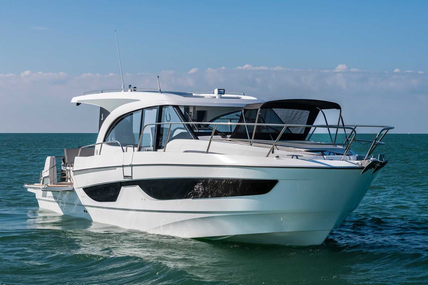 2020 Beneteau Antares 11