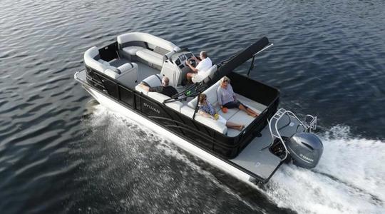 2022 Sylvan 8522 CLZ Mirage Tritoon - IN STOCK