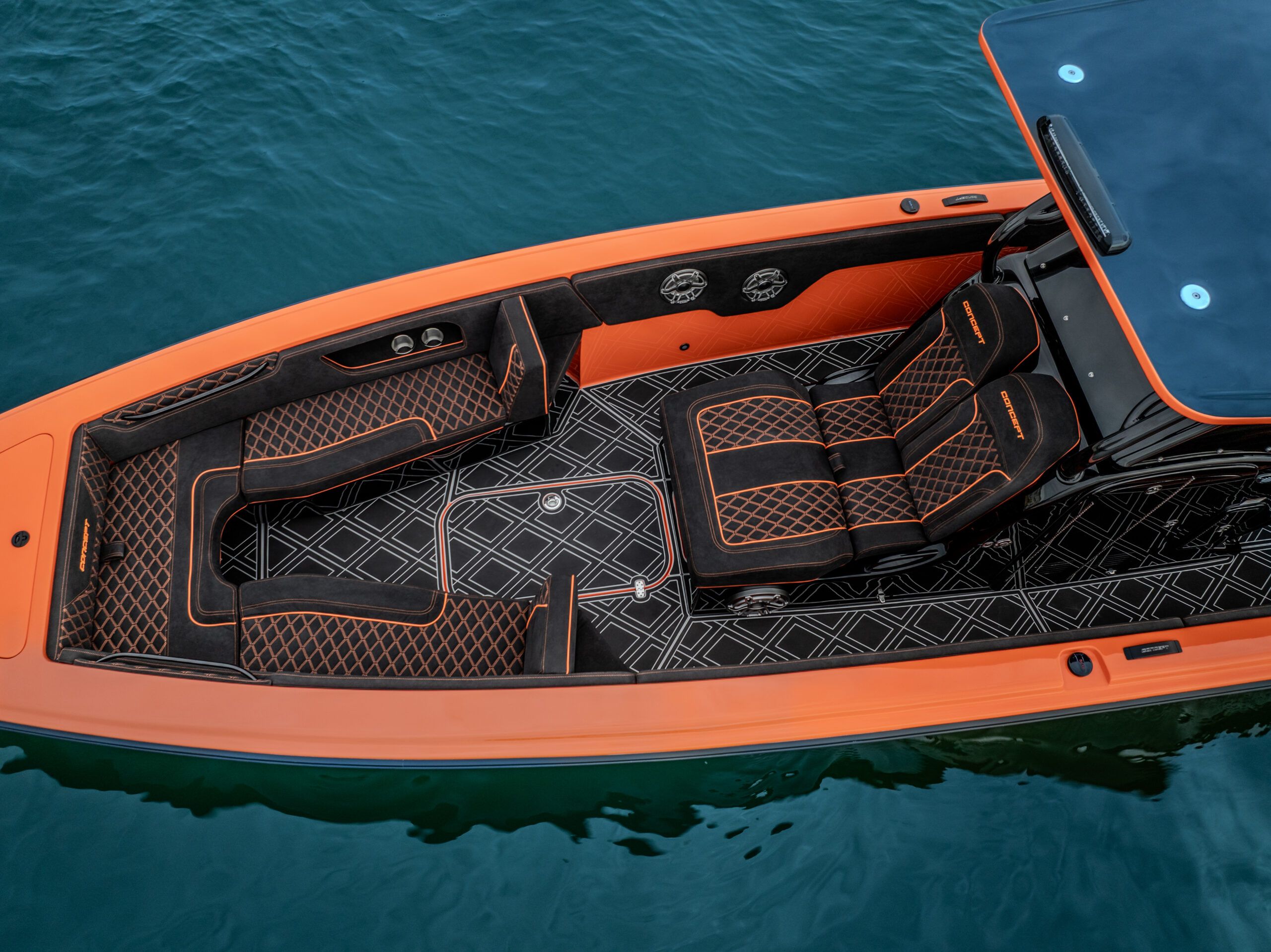 Concept 36 Open Deck centre console, photo 3