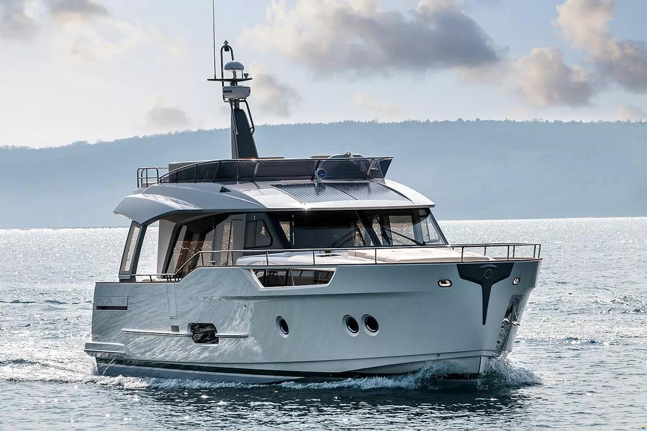 2022 Greenline Yachts 48 Fly