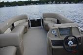 Starcraft LX 22 R helm and seating