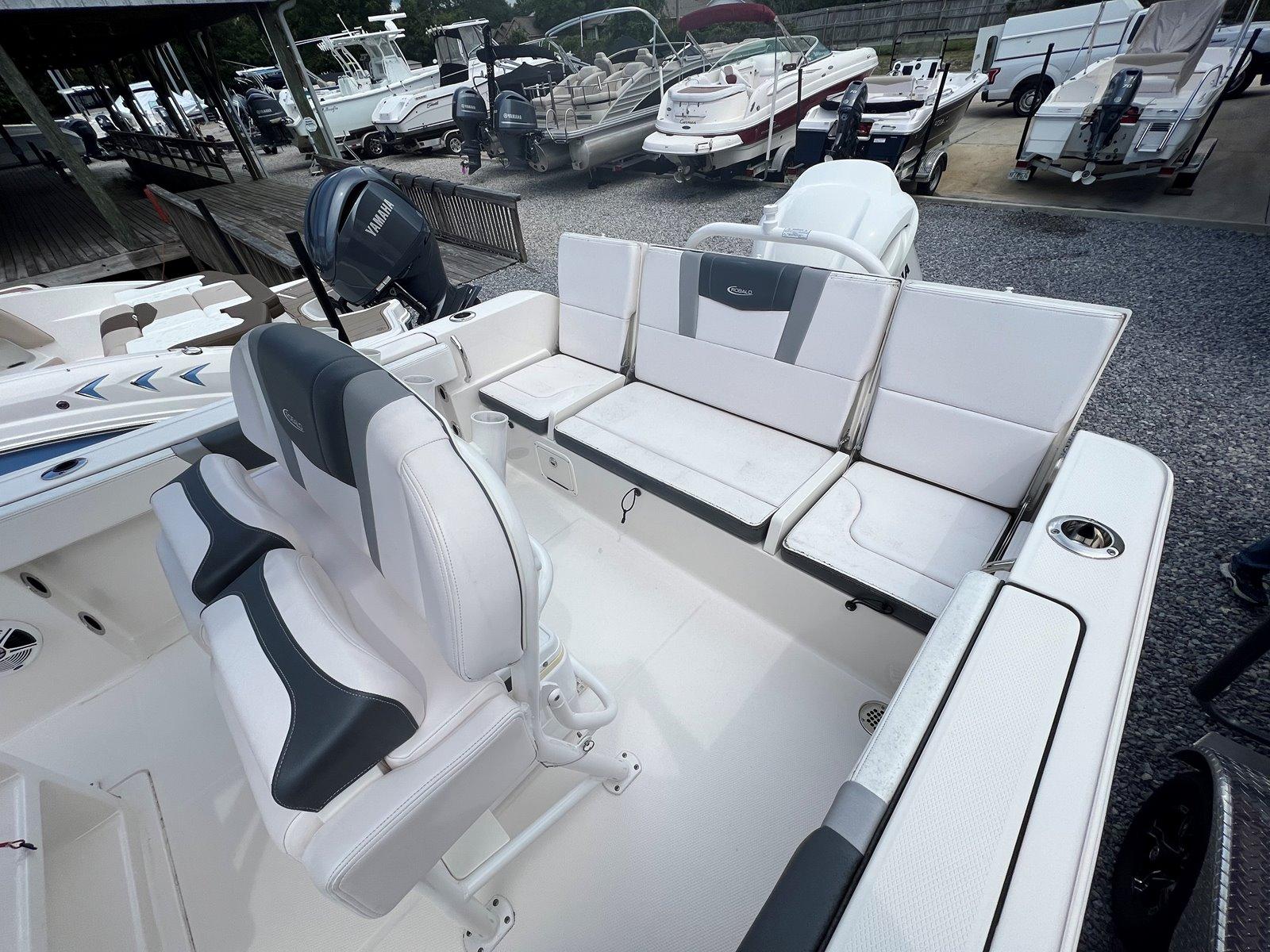 2021 Robalo 230 Center Console