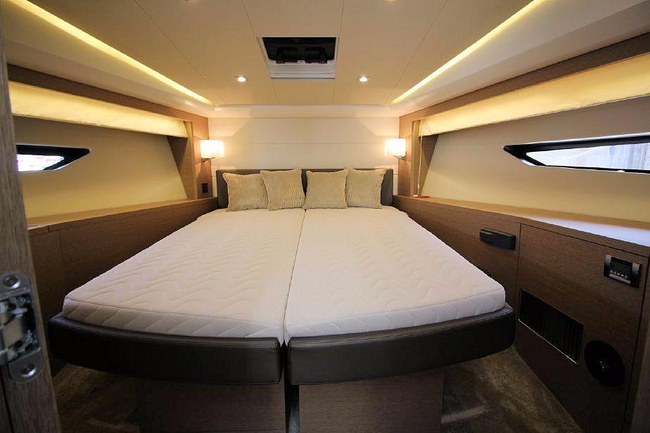 2017 Prestige Yachts 500 Fly