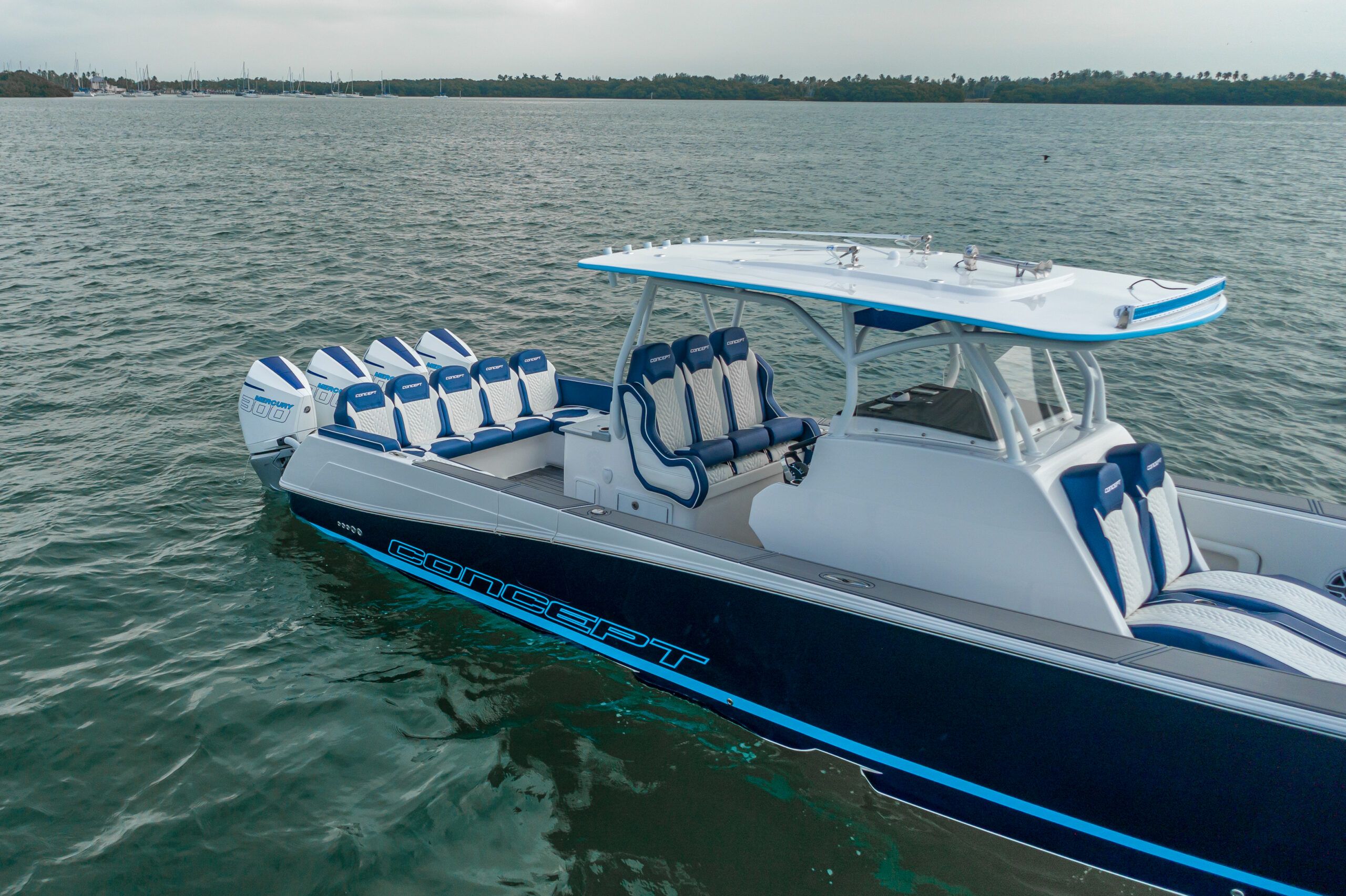 Concept 3900 Open Deck centre console, photo 2