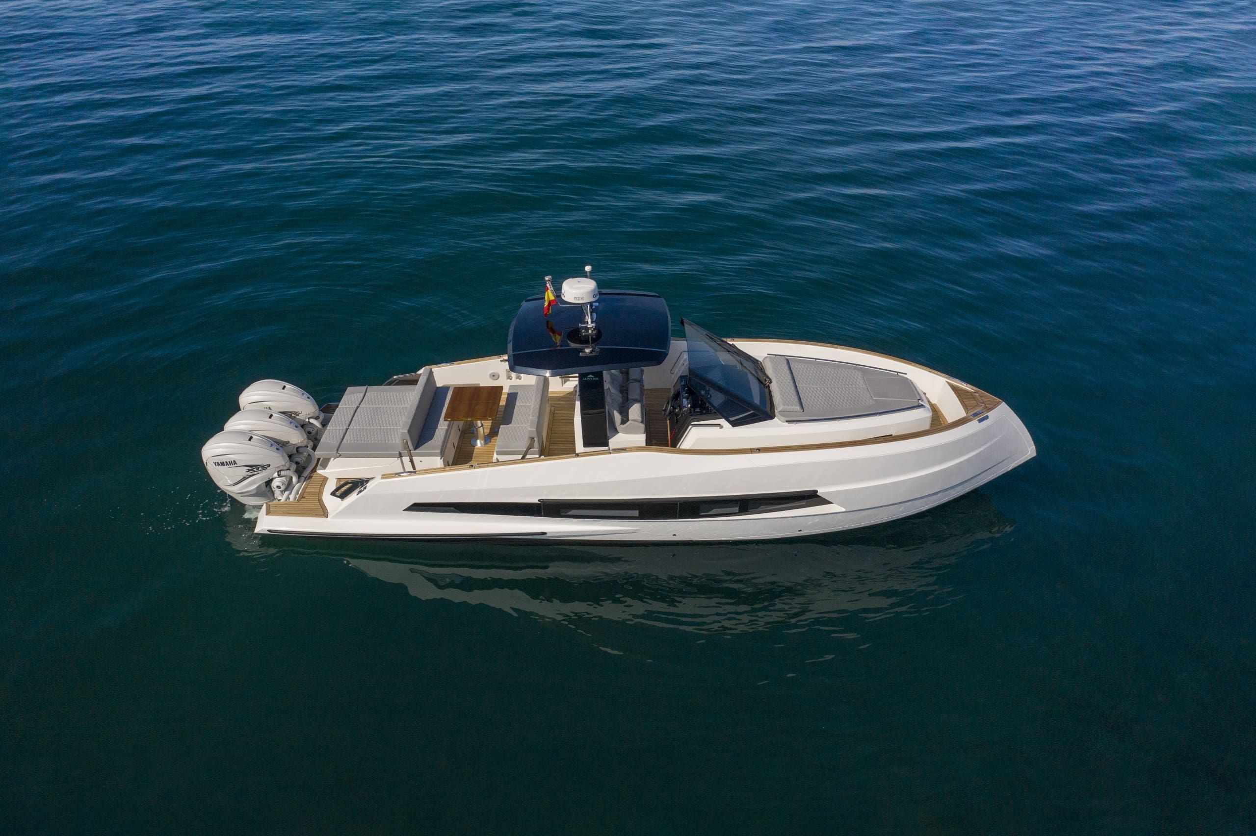 2024 Astondoa 377 Coupe Outboard