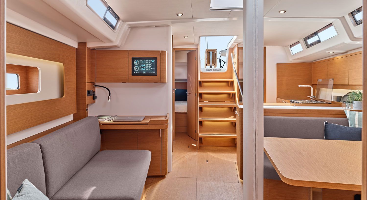 2023 Beneteau First 44