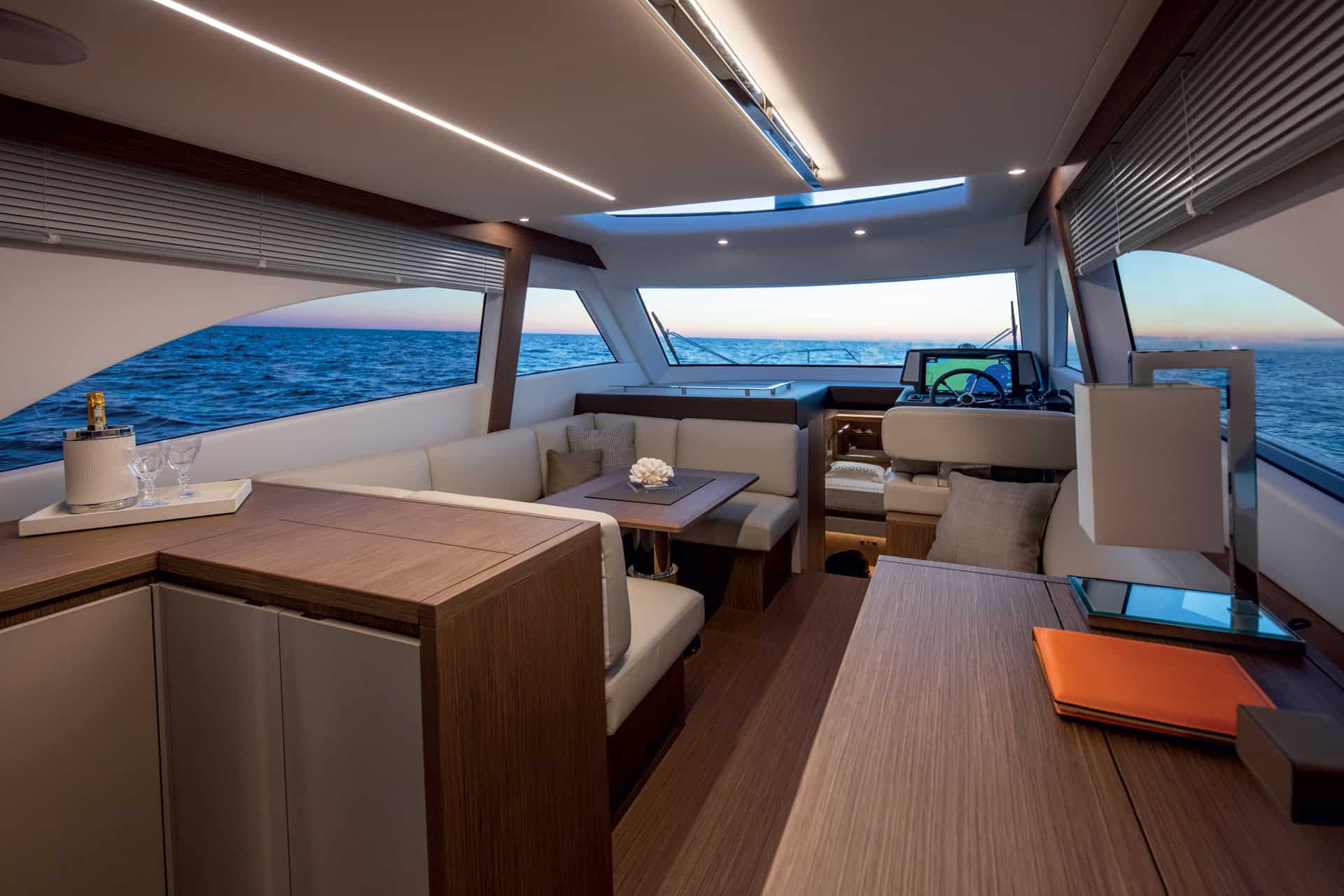 2020 Solaris Power 48 Lobster