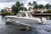 2022 Boston Whaler 350 Realm