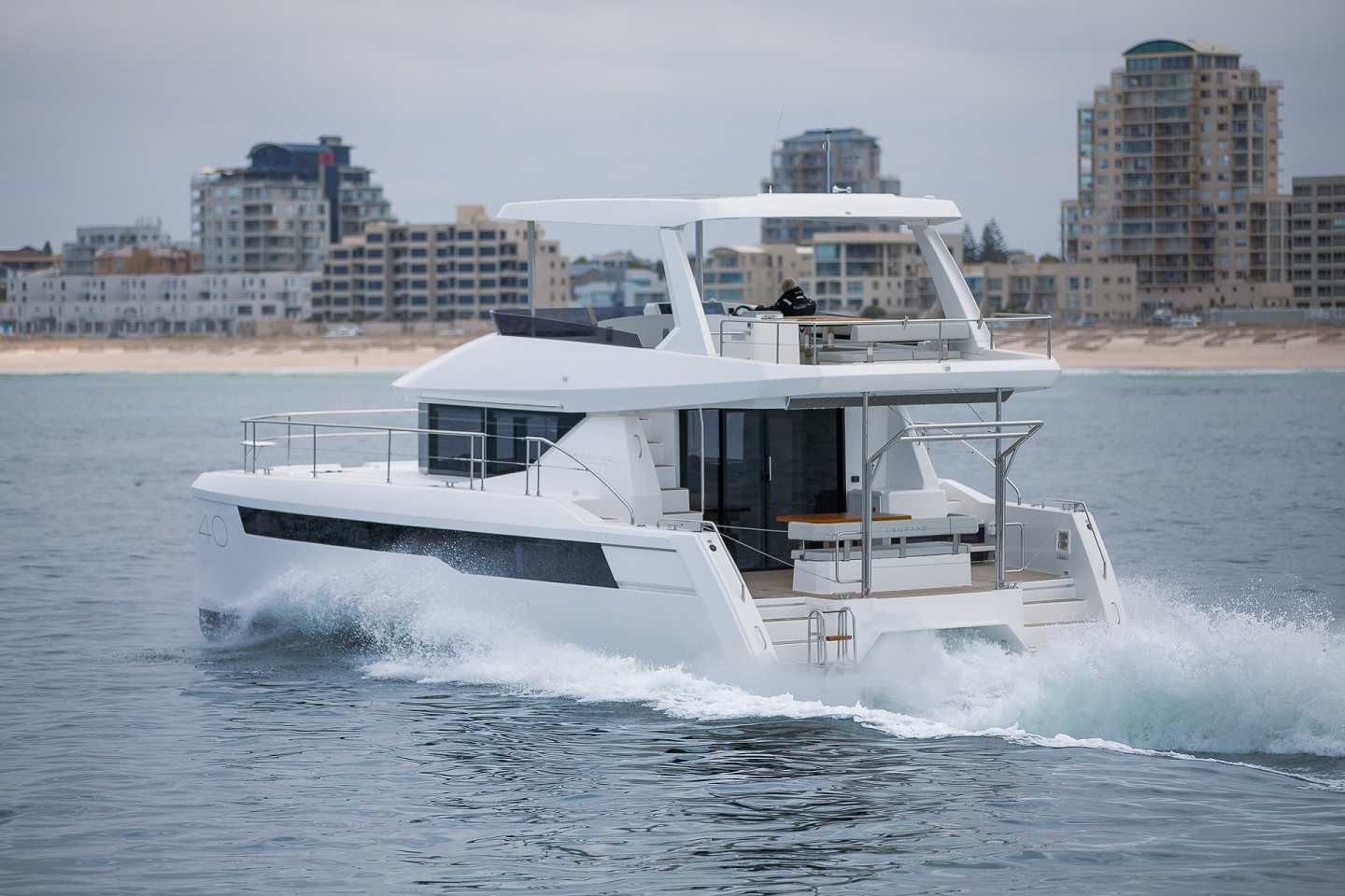 2019 Robertson and Caine Leopard 40