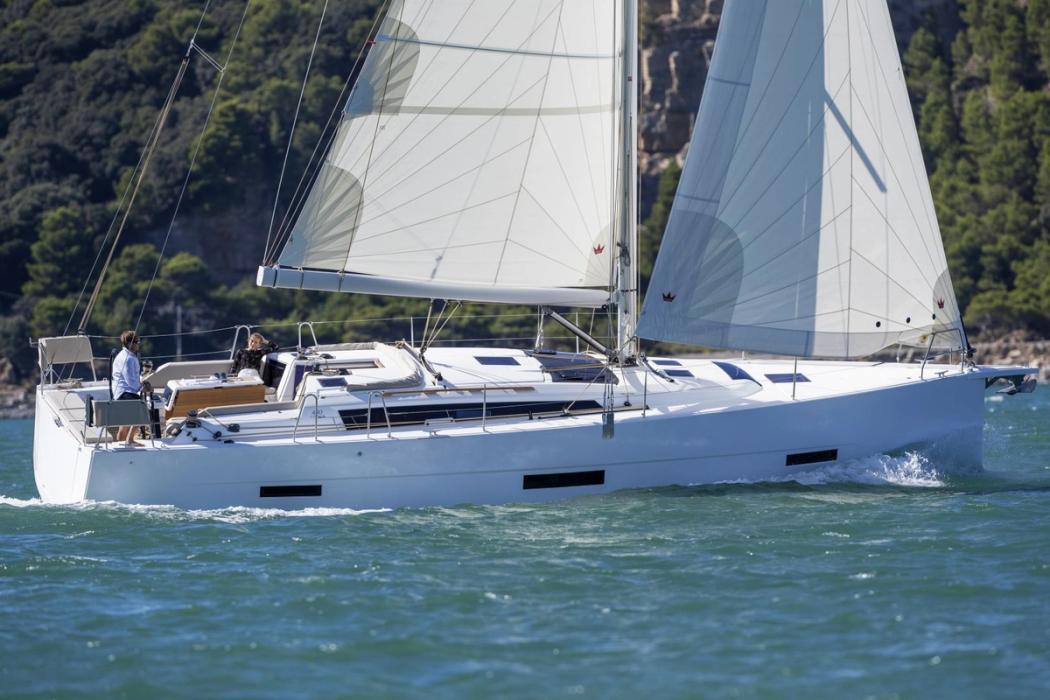 2019 Dufour Yachts 430