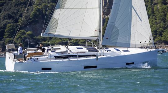 2019 Dufour Yachts 430