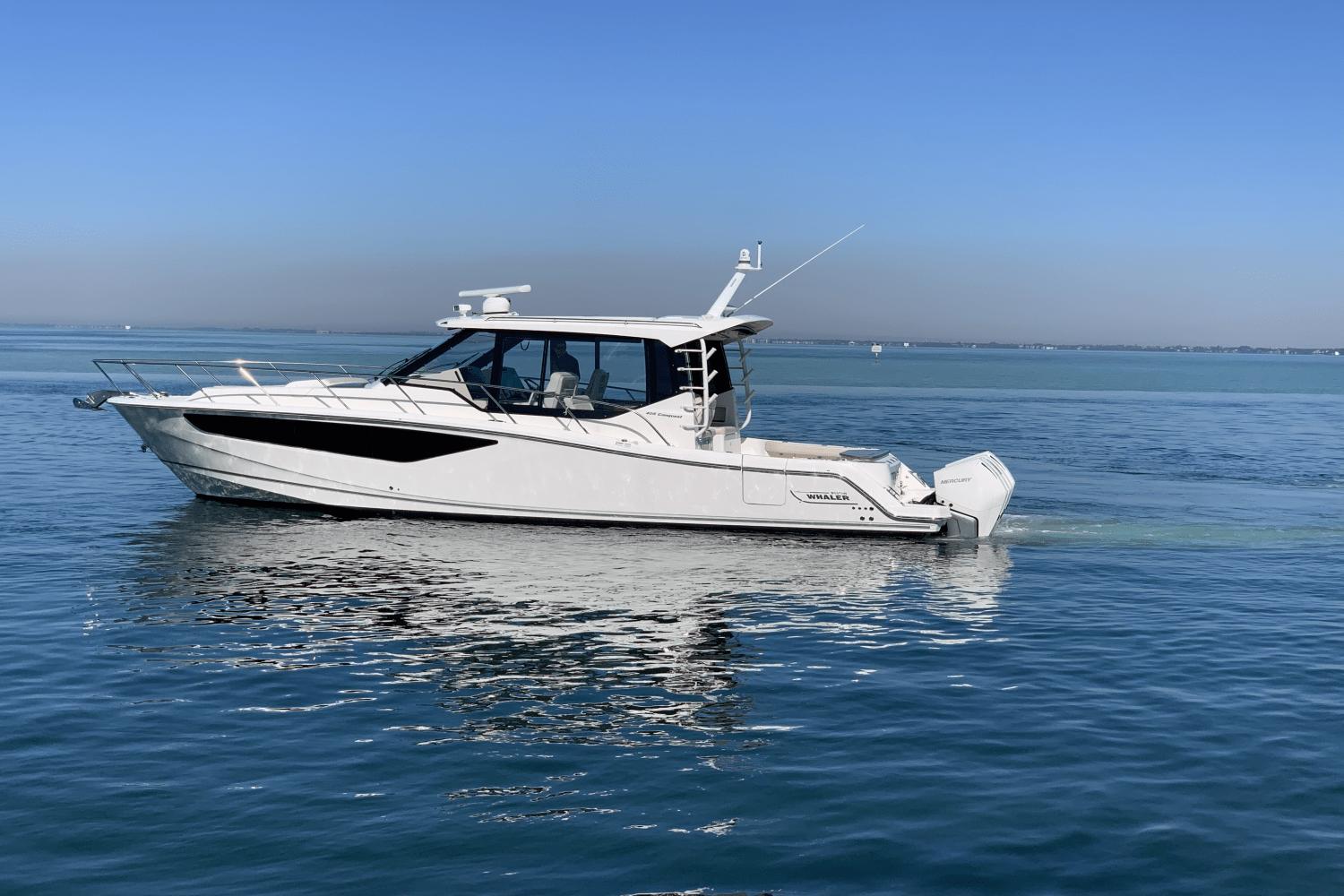 2022 Boston Whaler 405 Conquest