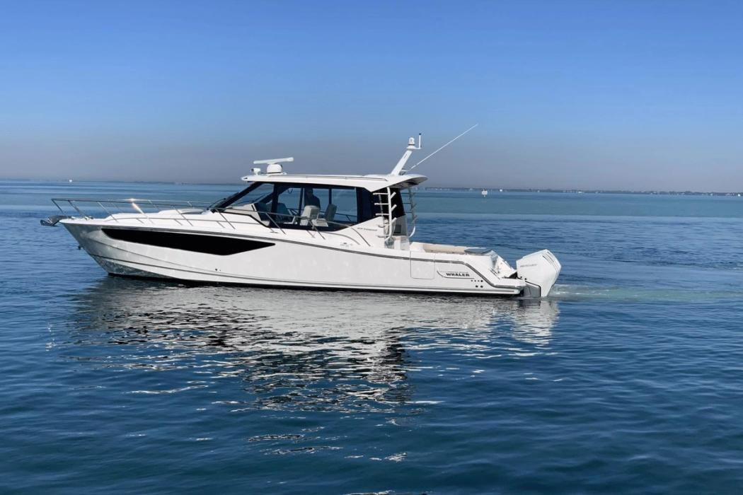 2022 Boston Whaler 405 Conquest
