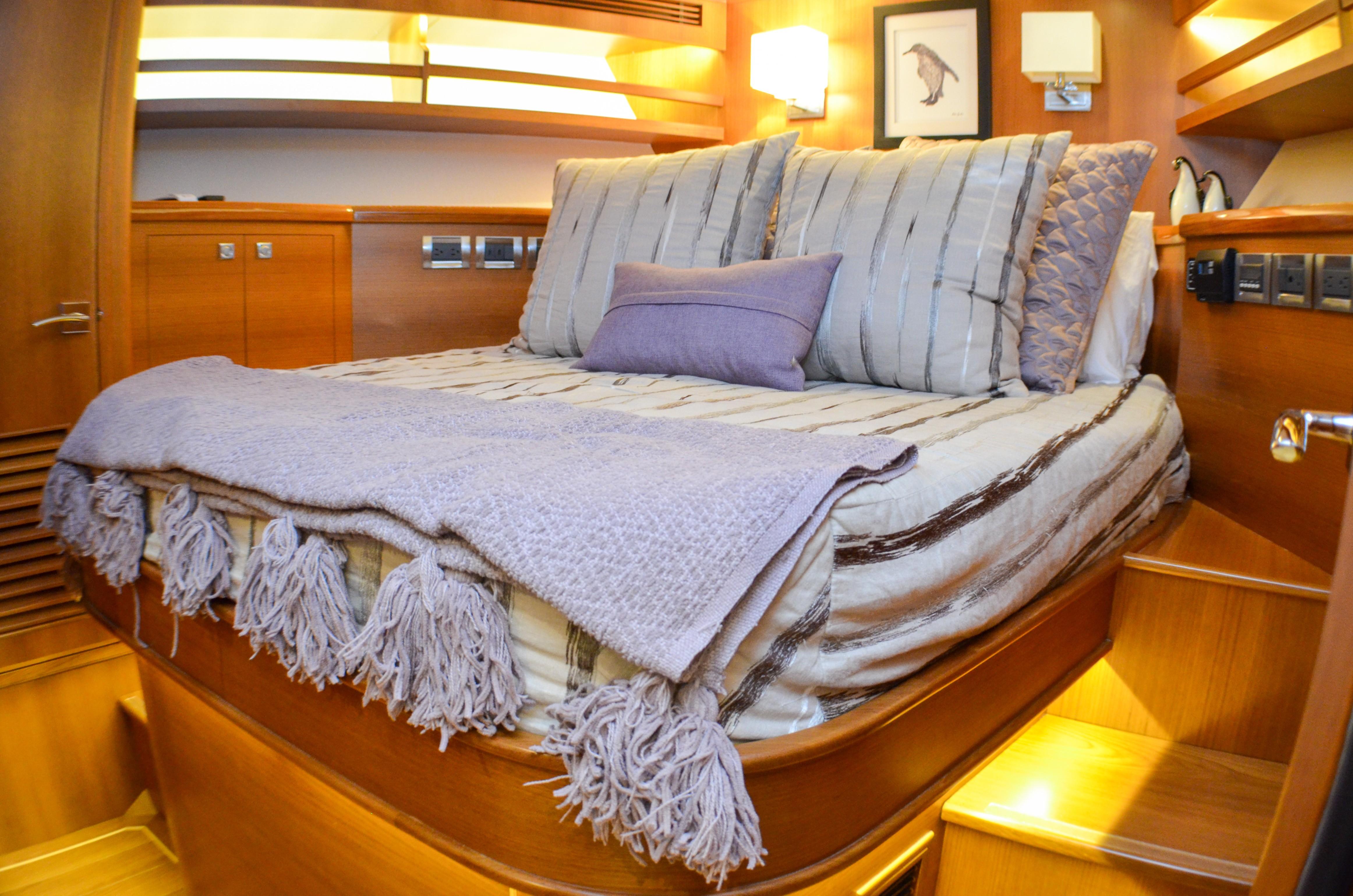 2017 Outer Reef Yachts 860 DBMY