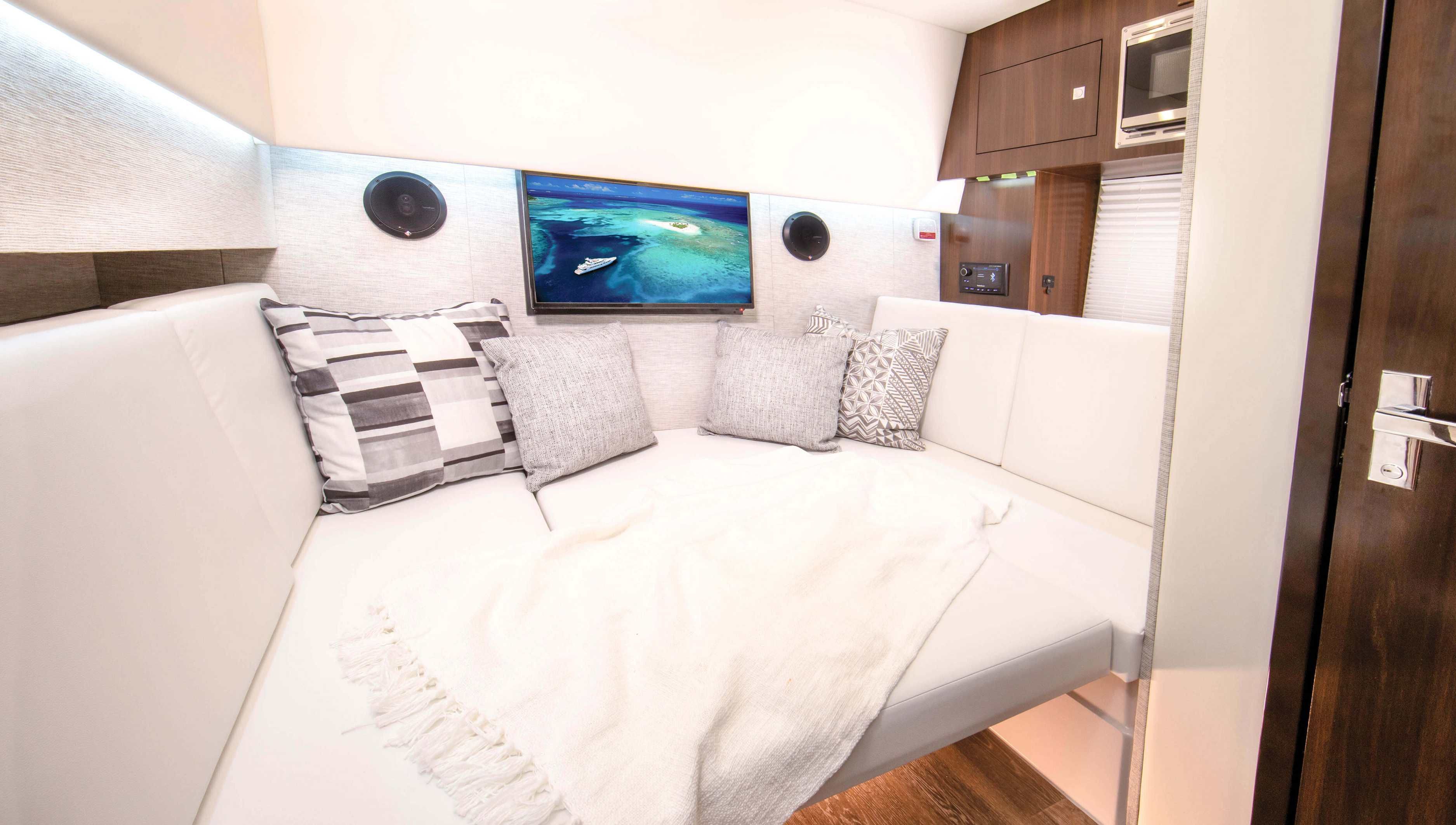 2022 Cruisers Yachts 34 GLS