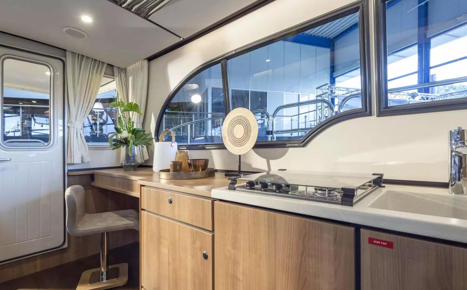 2016 Linssen Yachts 30 SL Sedan