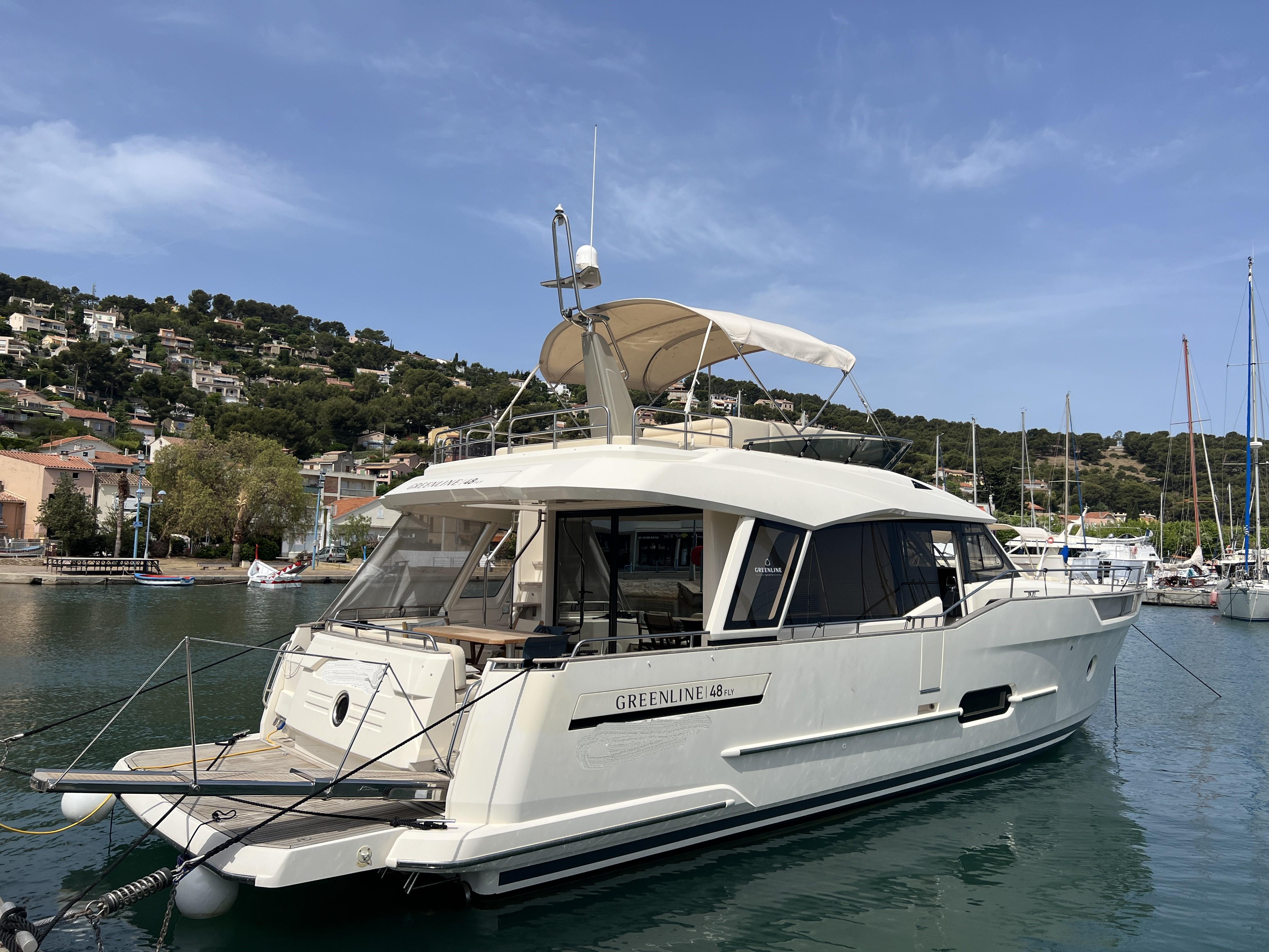 2022 Greenline Yachts 48 Fly