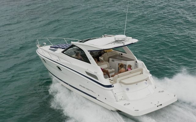 2013 Regal Boats 35 Sport Coupe