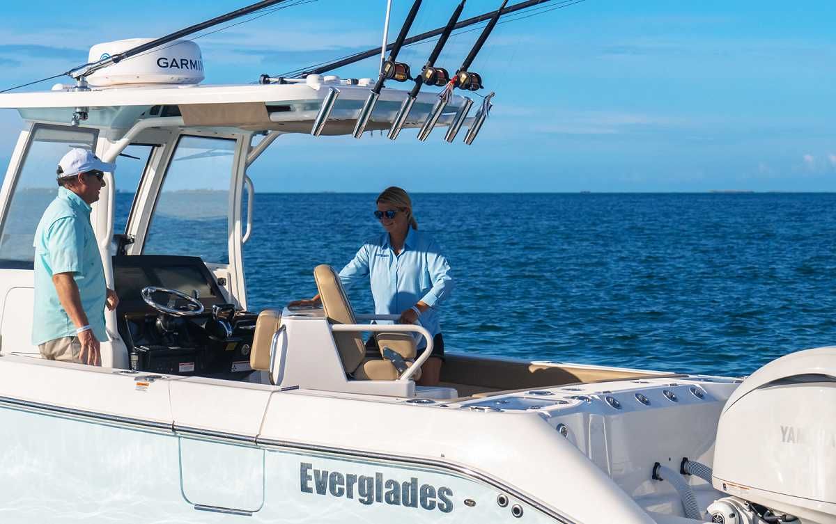 2022 Everglades 285 CC