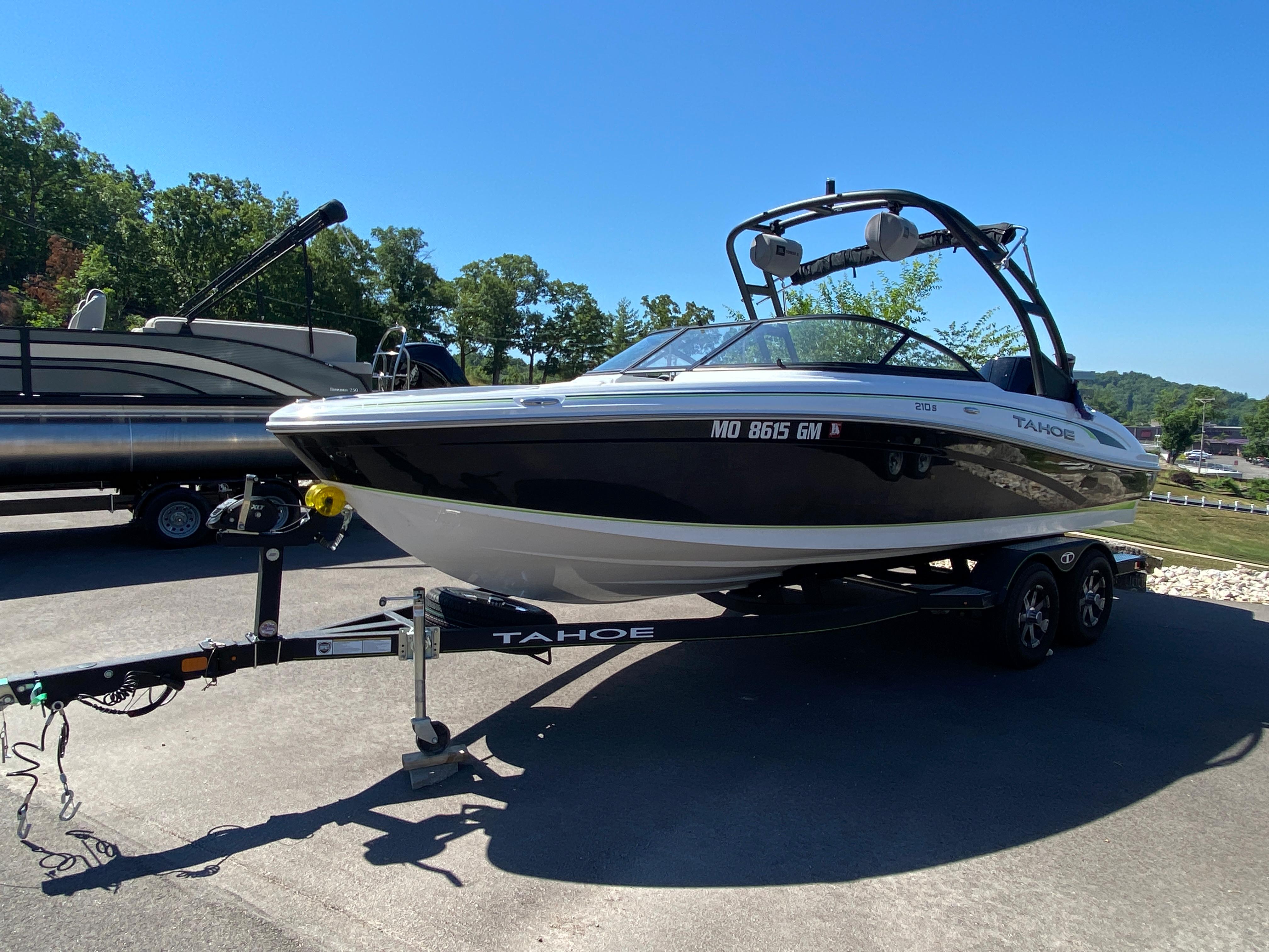 2021 Tahoe 210 S