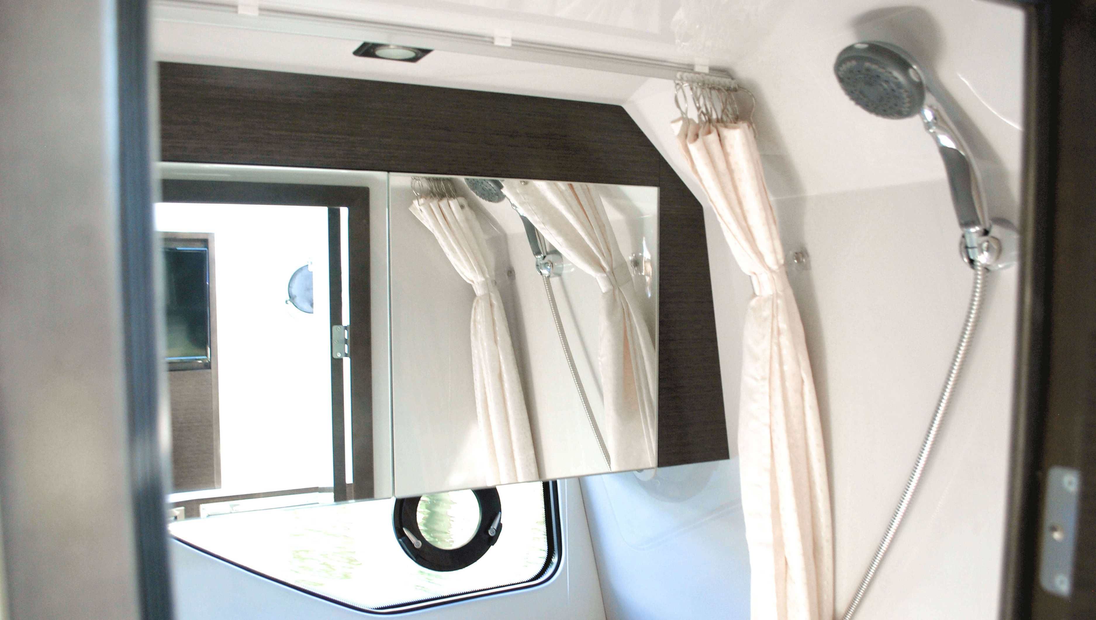 2021 Cruisers Yachts 38 GLS I/O