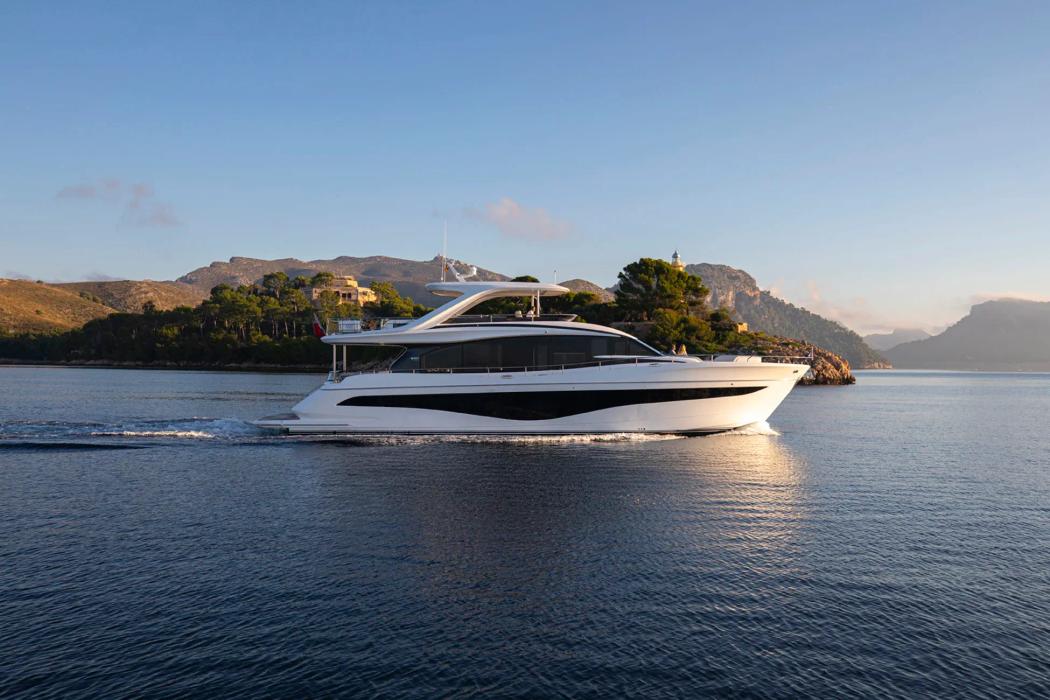 2022 Princess Yachts Y80