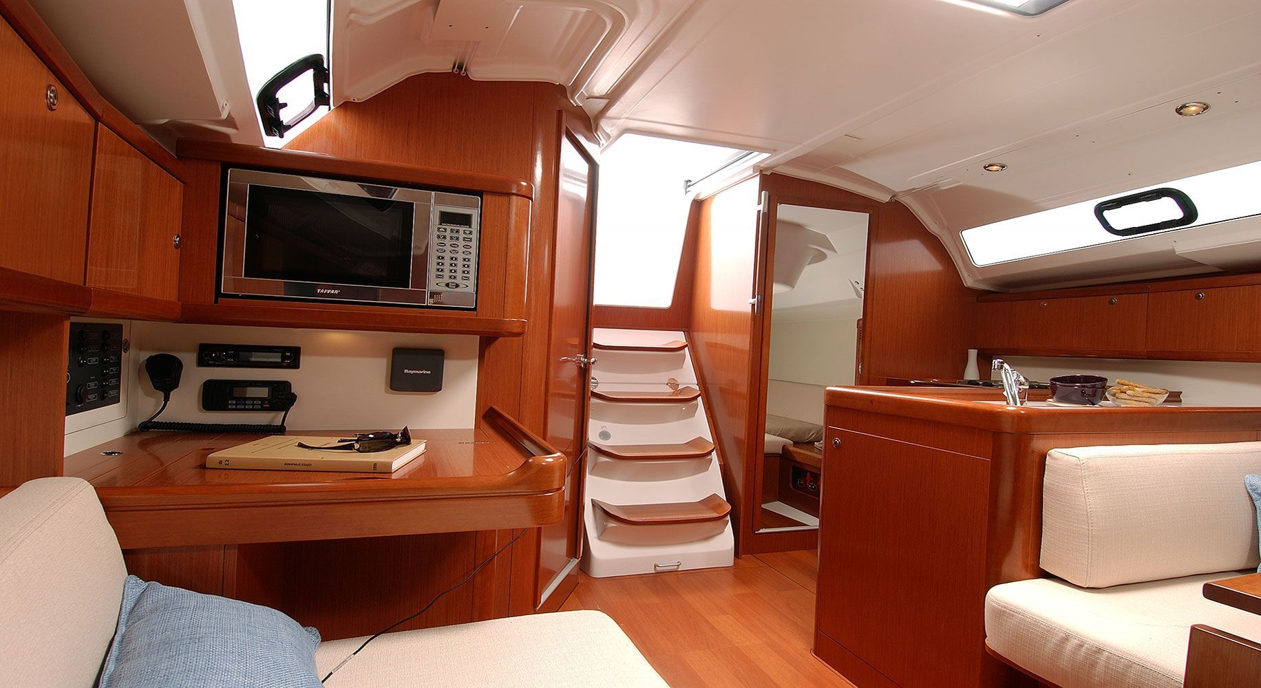 2014 Beneteau Oceanis 37