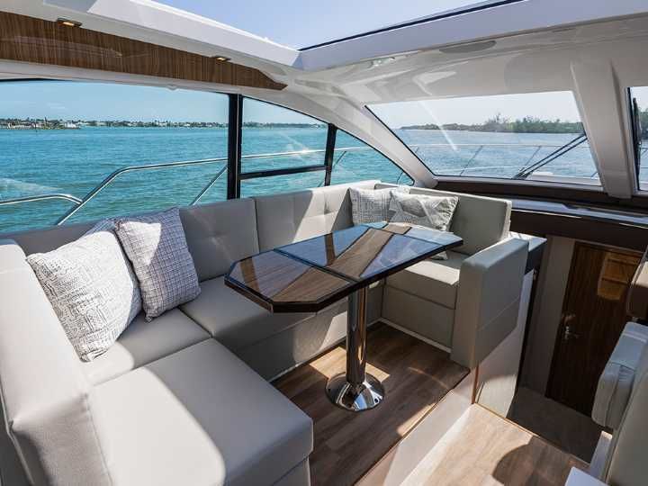 2022 Cruisers Yachts 50 Cantius