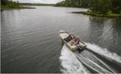 Crestliner 1650 Discovery Tiller running with tiller outboard