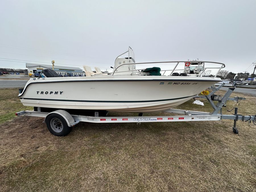 2010 Trophy 1903 Center Console