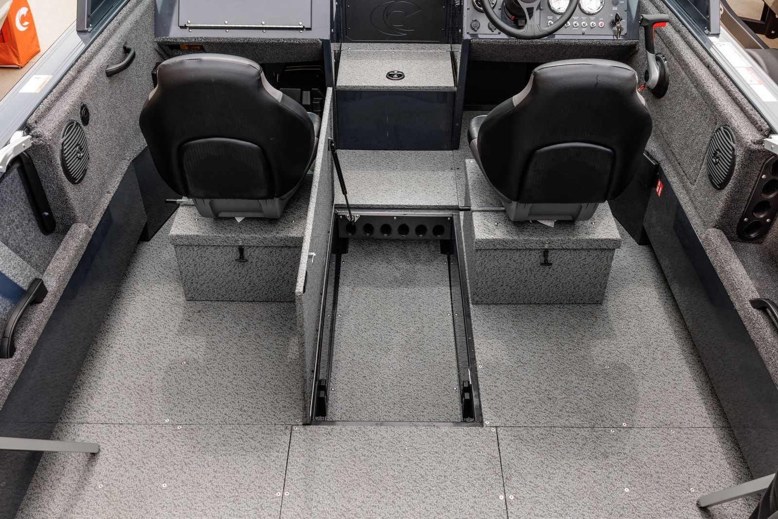Crestliner 2050 Commander console detail