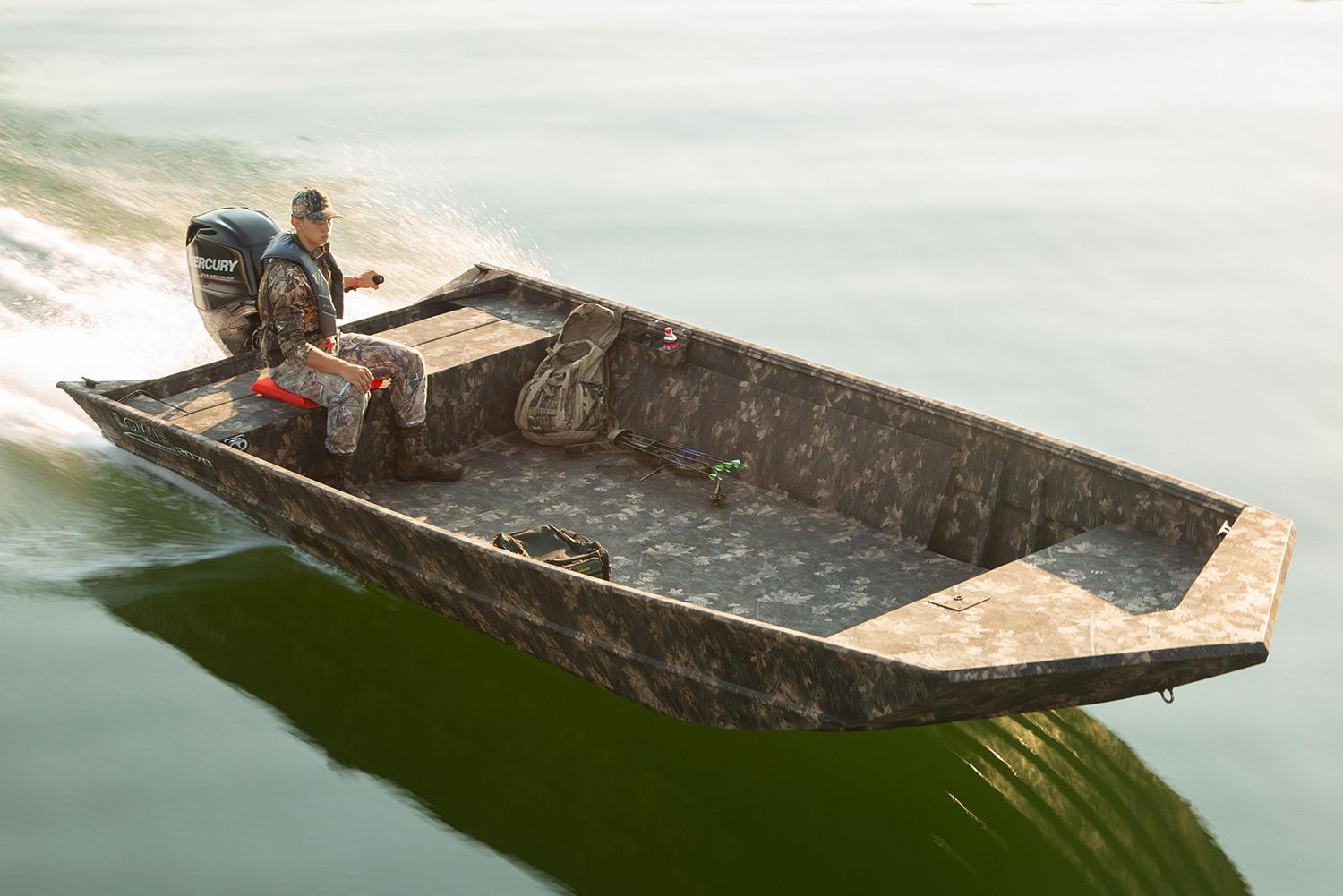 2021 Lowe Boats Roughneck 2070
