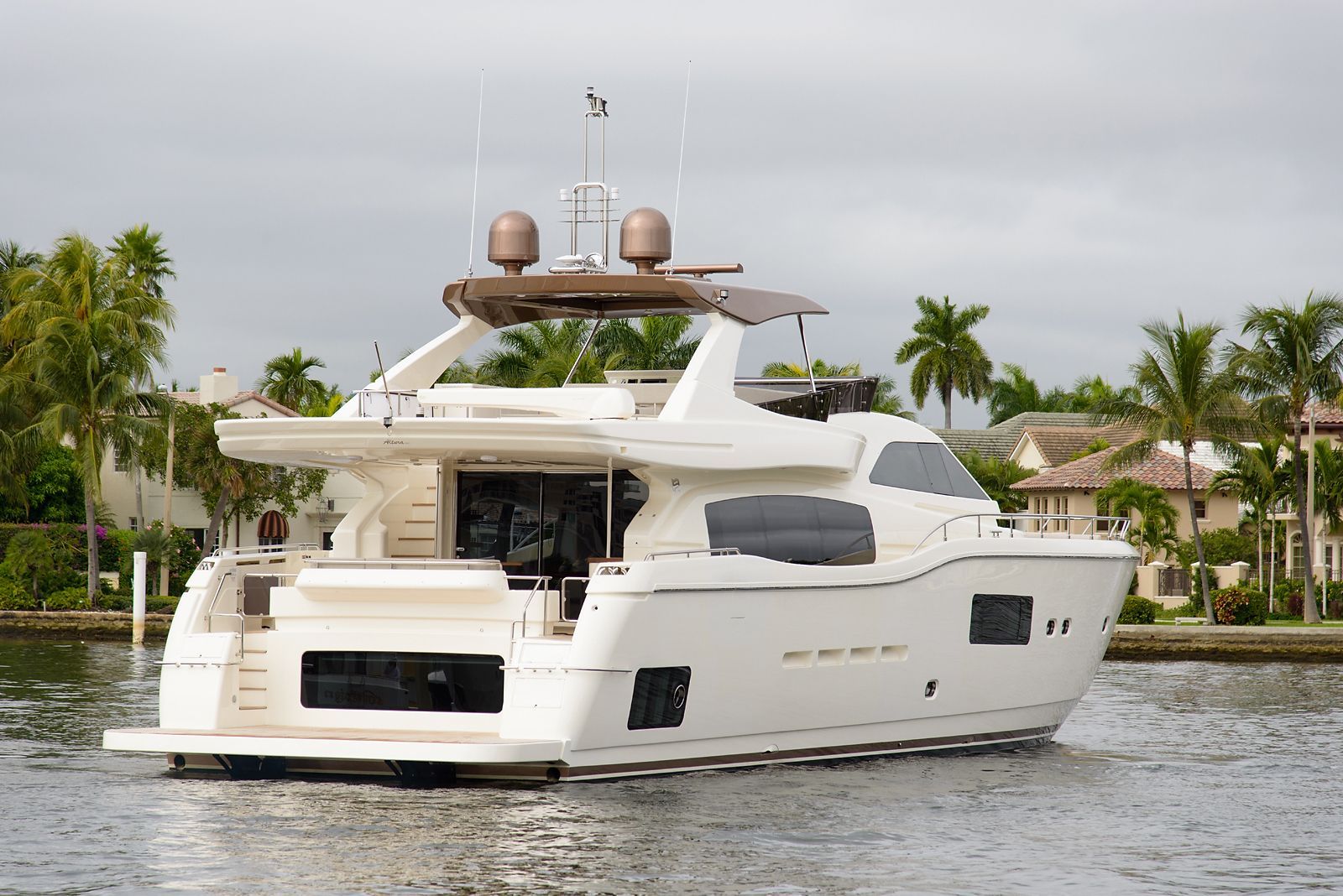 2010 Ferretti Yachts Altura 840