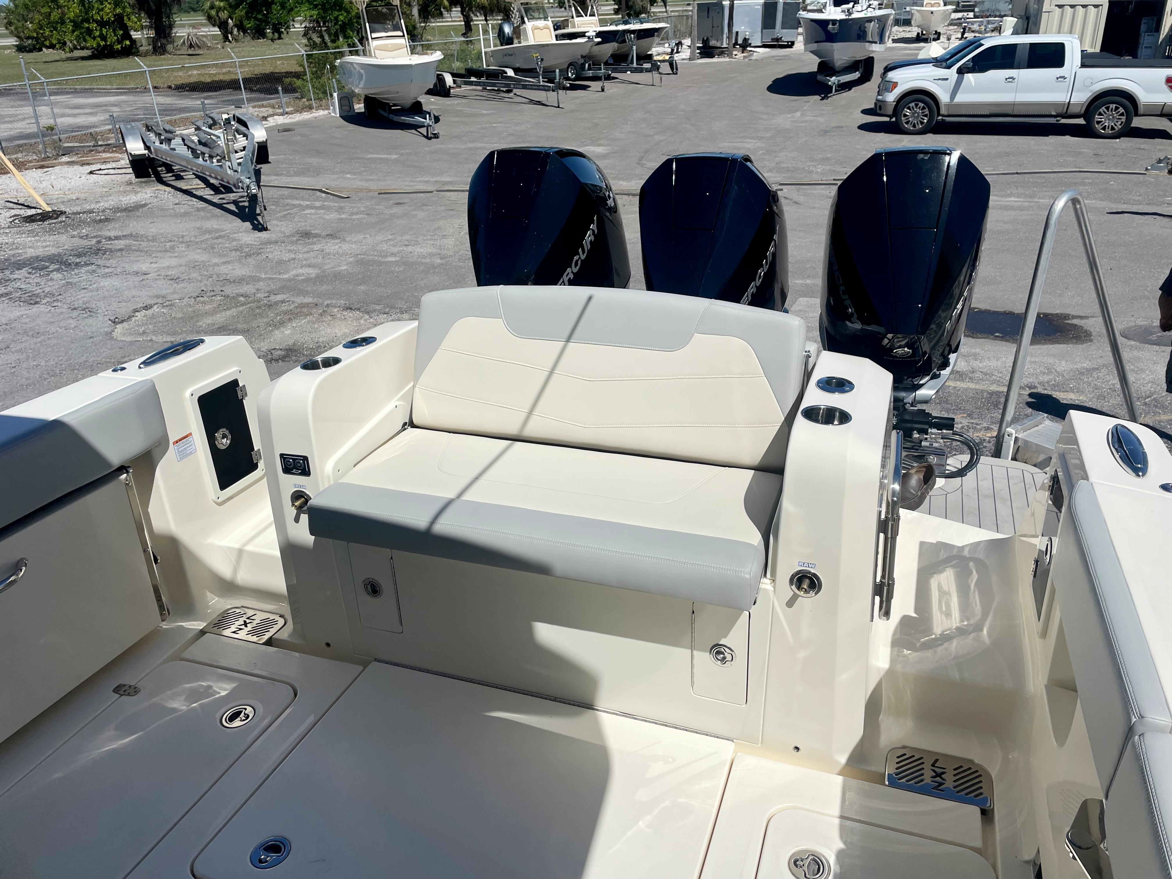 2022 Scout Boats 350 Lxz