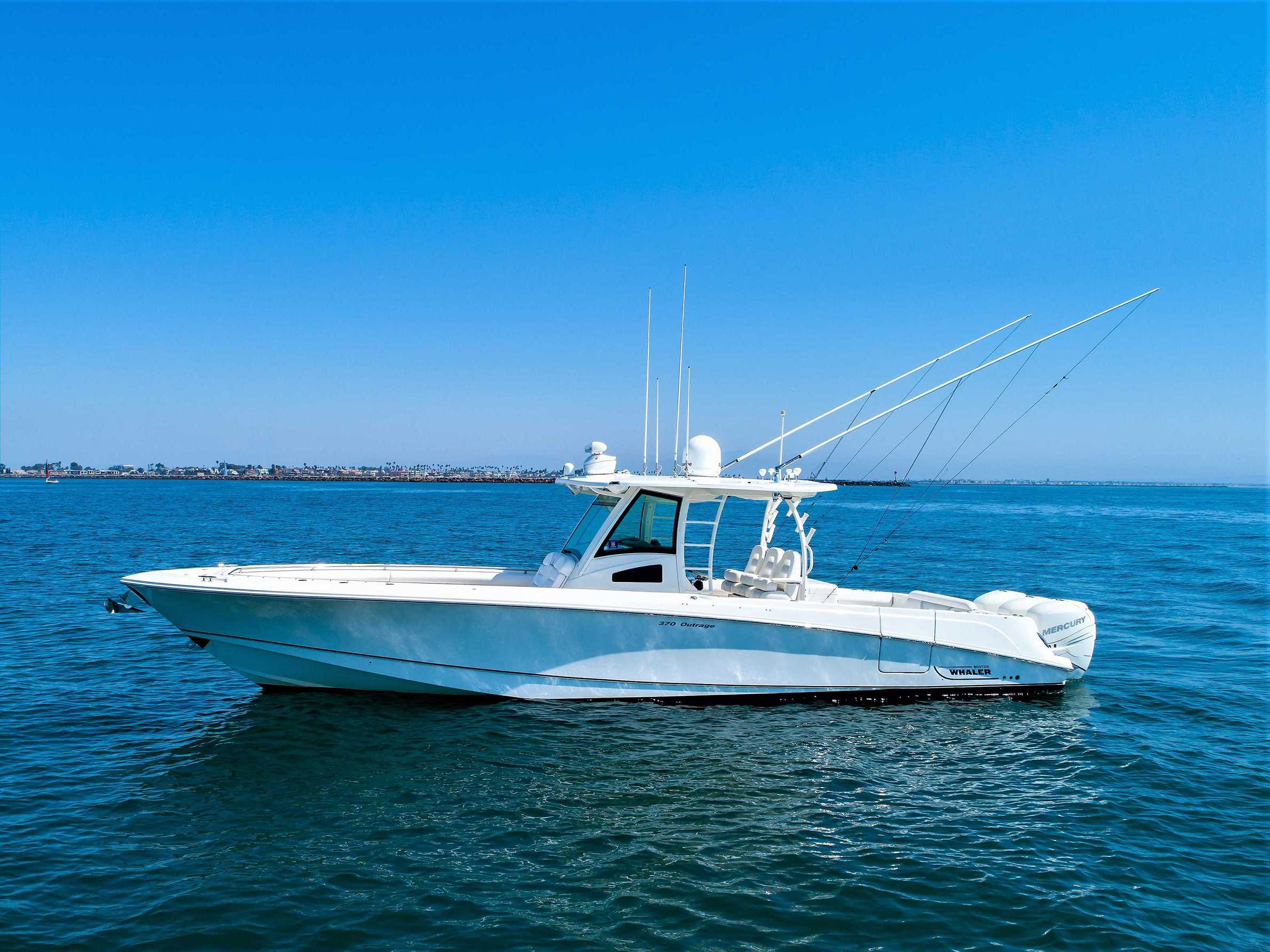 2014 Boston Whaler 370 Outrage