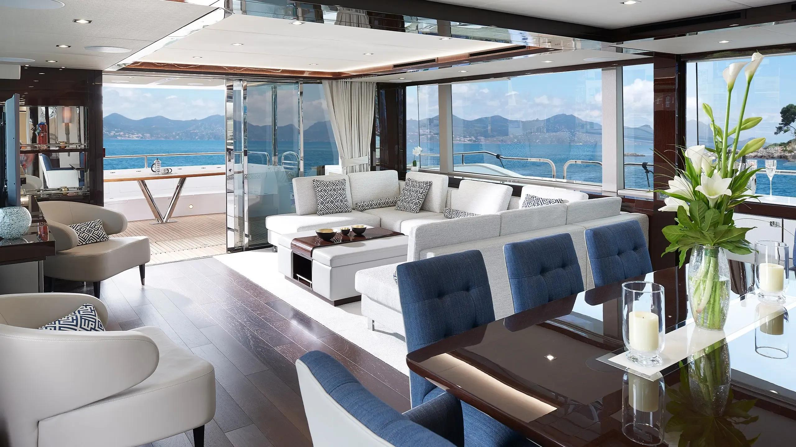 2016 Sunseeker 95 Yacht