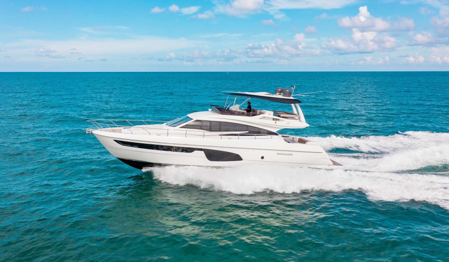 2016 Ferretti Yachts 650