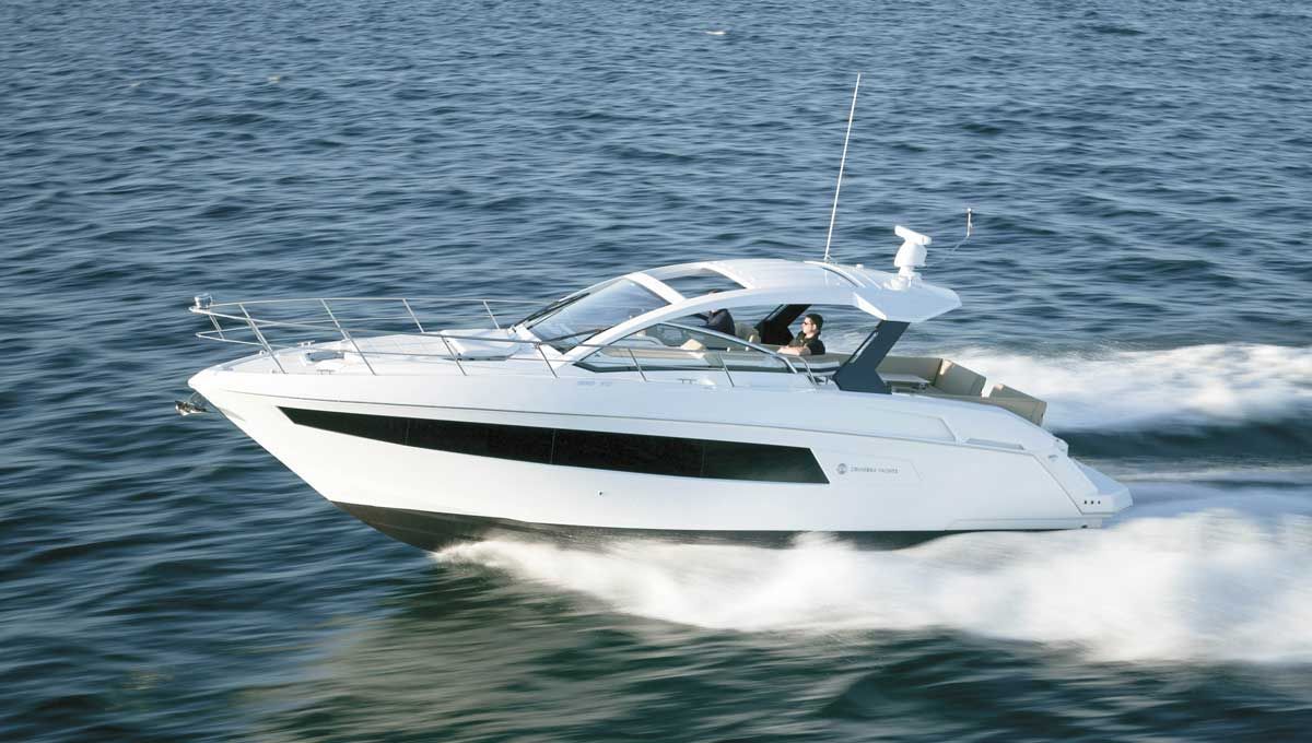 2021 Cruisers Yachts 39 Express Coupe