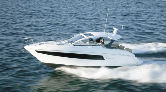 2021 Cruisers Yachts 39 Express Coupe