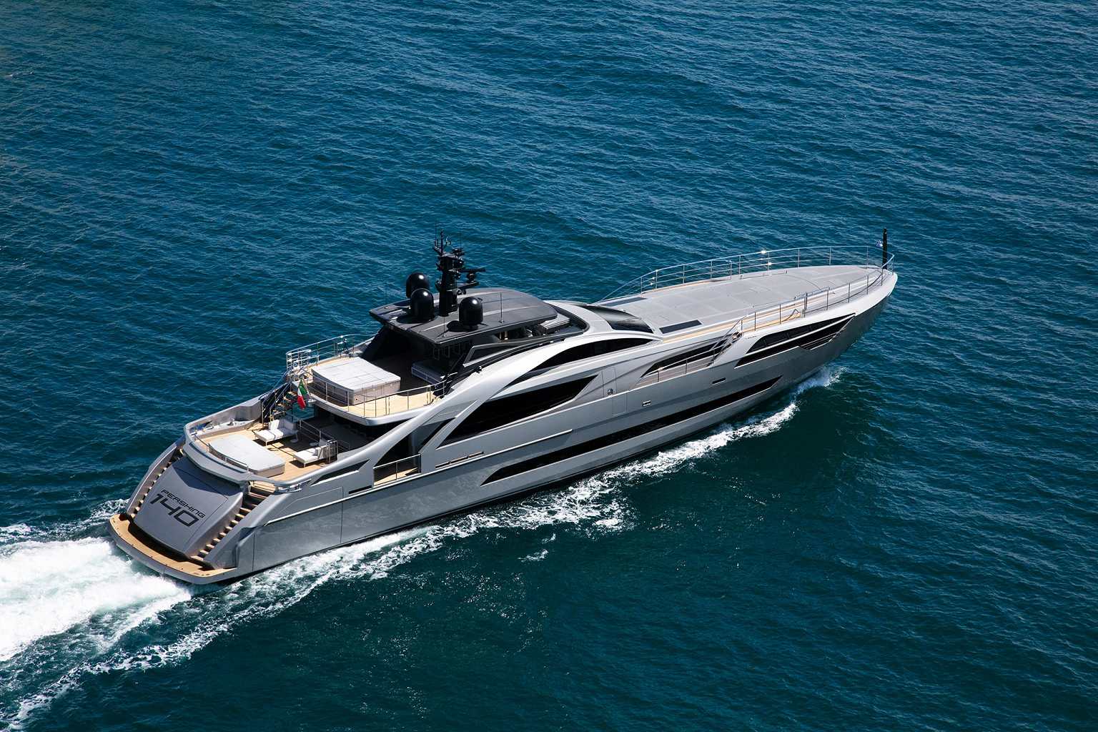 2016 Pershing Yachts 140