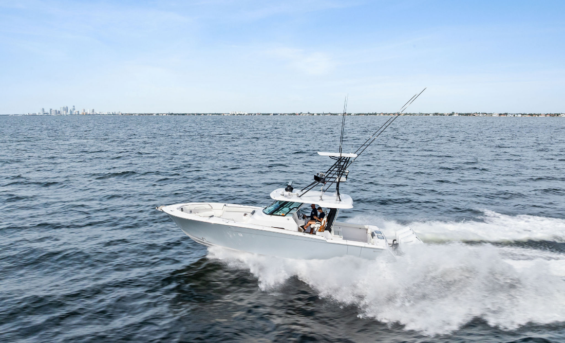 Bertram 39CC centre console with tower running at speed offshore
