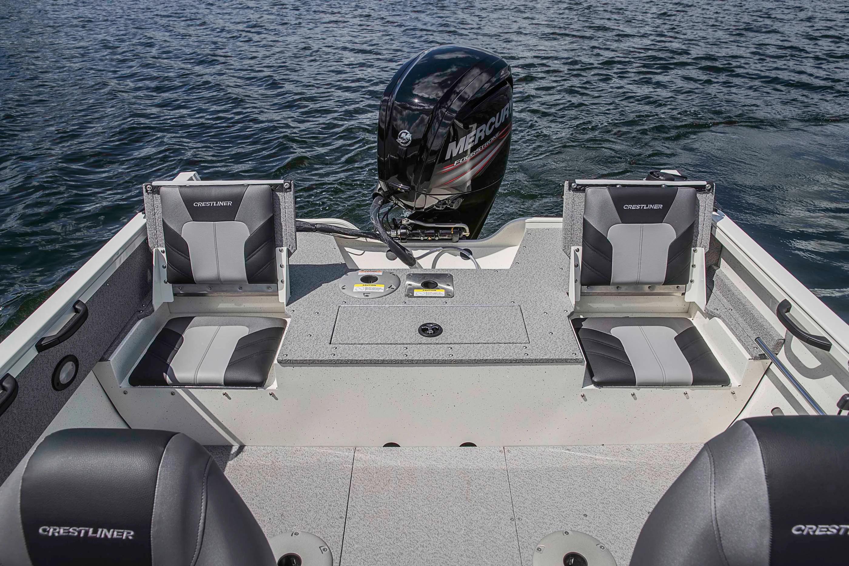 Crestliner 1600 Vision aft deck with stern jump seats and outboard