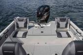 Crestliner 1600 Vision aft deck with stern jump seats and outboard