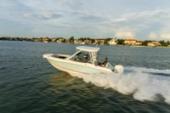2022 Boston Whaler 240 Vantage