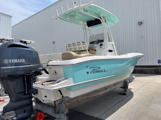 2019 Pioneer Boats 222 Islander
